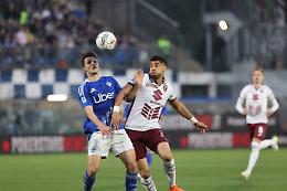 Il Torino non ingrana. Al Como basta un gol e Douvikas non sbaglia