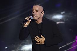 Eros Ramazzotti annuncia il tour mondiale: concerto storico all'Allianz Stadium di Torino nel 2026
