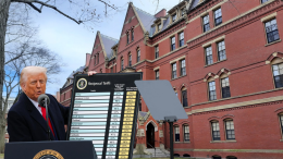 Harvard dice "no" alle imposizioni del governo: Trump taglia miliardi di fondi federali