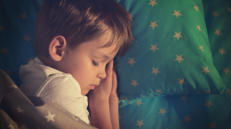 Rischi per cervello e ormoni: i materassi per bambini sotto accusa in un nuovo studio