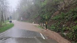 Maltempo, frane e allagamenti nel pinerolese. Chiusi ponti e strade  