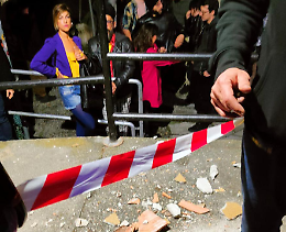 Crollo allo Spazio 211 mentre il locale è strapieno: ferita una ragazza