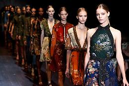 Primavera Estate 2025: 5 tendenze moda che domineranno i tuoi look