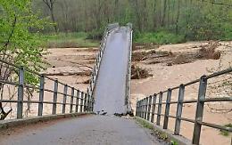 Crollo del Ponte Gilino in Piemonte a causa delle forti piogge
