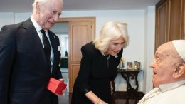 Recapitato un dono dal Papa a Re Carlo: un gesto senza precedenti