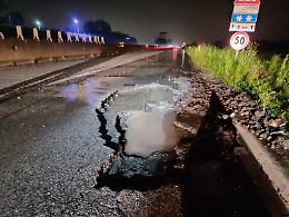 Ripristinata parzialmente la circolazione tra Ivrea e Quincinetto dopo l'esondazione della Dora Baltea: traffico su una sola corsia