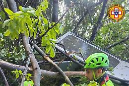 Tragedia sulla funivia del Faito: quattro morti e un ferito grave dopo il crollo della cabina