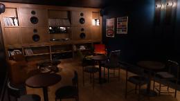 Il piacere di ascoltare insieme. Ecco come i nuovi listenig bar fanno rivivere la magia della buona musica