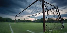 Il calcio perde ancora: episodio choc contro una giovane arbitra