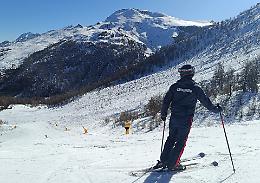 Rubano gli sci e vanno sulle piste con le ciaspole: ecco i comportamenti più assurdi sulle montagne torinesi