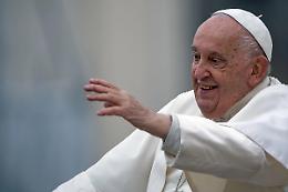 Papa Francesco, il primo Pontefice social: dai tweet al cuore del mondo