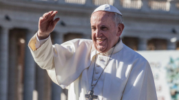Colosseo si spegne, rende omaggio a Papa Francesco