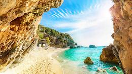 Vacanze 2025: le 8 mete dove ballare fino all’Alba (senza voli intercontinentali)