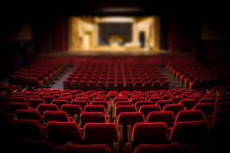 Moltitudini: il teatro che svela l'universo invisibile del microbiota umano