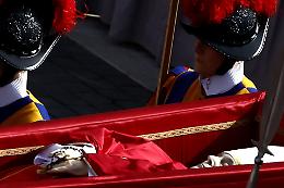 Papa Francesco e il volto della fine: la "facies hippocratica" e i segni di un trapasso annunciato