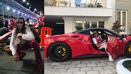 Ghali portafortuna alla Ferrari con stile (e senza casco)