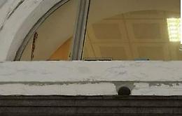 Torino, scoperta una palla di cannone del 1706 sotto i portici di piazza San Carlo