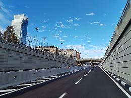 Il sottopasso del Lingotto riapre in un senso ma chiude in quello opposto