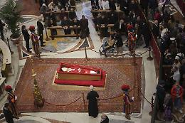 Papa Francesco, l’ultimo abbraccio di 60mila persone