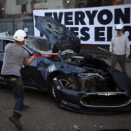 Tesla sotto assedio: proteste globali diventano un rischio ufficiale per il business