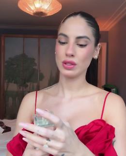 Giulia De Lellis: le rose nascondono il pancione? Arriva la smentita sui social