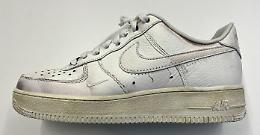 Nike reinventa il "vissuto": arrivano le Air Force 1 che si puliscono da sole