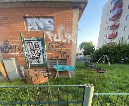 Grigliate abusive accanto alla centralina: caos al parco giochi di Moncalieri
