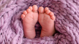Aveva partorito nel bagno di casa: mamma sotto indagine per tentato omicidio