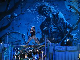 Nuovo album da solista per il cantante degli Iron Maiden:  ha già pronte 18 tracce in 15 giorni