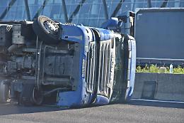 Incidente sul raccordo anulare, un tir coinvolto