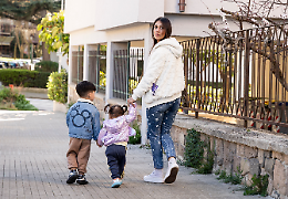 In Piemonte le famiglie non fanno più figli. «Madri equilibriste tra lavoro e famiglia»