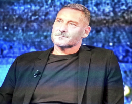 Totti, due scivoloni uno peggio dell'altro da Fazio: "Noemi essendo donna, è bravina"