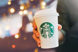 Starbucks lancia in Europa i nuovi bicchieri eco-sostenibili: la rivoluzione green contro la plastica monouso