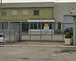 Violenta aggressione a un agente nel carcere di Alessandria: quattro detenuti trasferiti
