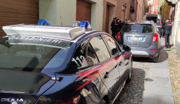 Uccide la madre a martellate perché è un «fannullone»: arriva lo sconto di pena