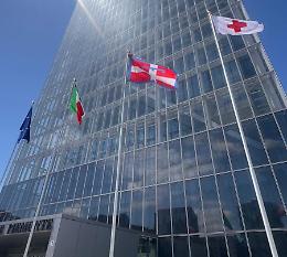 Onorati i volontari della Croce Rossa: la bandiera sventola sul Palazzo della Regione Piemonte