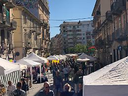 Festa di Primavera in via Nicola Fabrizi: una giornata di shopping, cultura e divertimento
