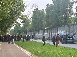 Cpr, cento antagonisti sotto le mura incitano a un’altra rivolta  