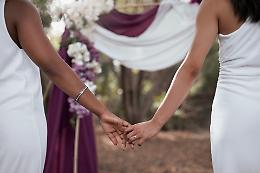 Depositata proposta di referendum per i matrimoni egualitari: parte la raccolta firme
