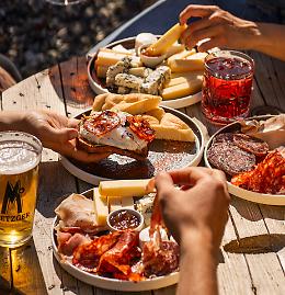 Primavera a Torino: relax, musica e gusto nel dehors della Fabbrica di Birra Metzger