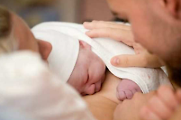 Shock in casa, neonata trovata con la testa nell'acqua del wc