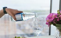 Hai mai assaggiato davvero l’acqua? Scopri come degustarla come un sommelier