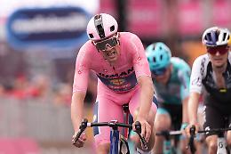 Pedersen trionfa a Matera, Zambanini sfiora il sogno: l'italiano secondo per soli 50 metri al Giro d'Italia