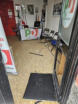 Vandalismo a Venaria: un attacco alla democrazia locale