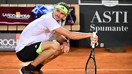 Zverev… colpito e affondato (dalle palline): ma Dunlop smentisce