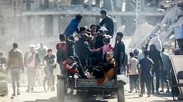 Gaza, almeno 54 morti in attacchi israeliani: colpite persone in attesa di aiuti