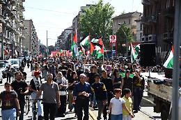 Corteo Pro-Pal a Barriera: in 500 sfilano per le strade di Torino 