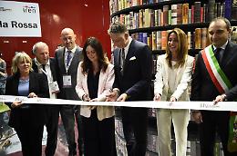 Salone del Libro, Viale chiarisce: «Bene i fondi pubblici, ma la governance resta privata»
