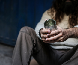 Torino e la povertà invisibile: giovani e lavoratori in difficoltà 