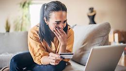 Truffe digitali in aumento: quasi 3 milioni di vittime in Italia, giovani e laureati i più colpiti
